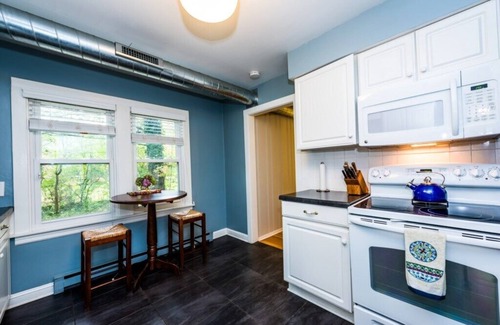 Union Pier Cottage | UNION PIER HOME WITH PRIVATE HOT TUB OPEN YEAR-ROUND!