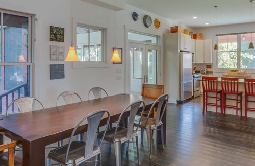 Union Pier House | Union Pier - Quick Walk to the Beach - Perfect big family house