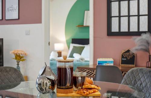 Bedford Apartment | Unique 2BR in Bedford, Parking, Fast WiFi, Gym & Cinema room