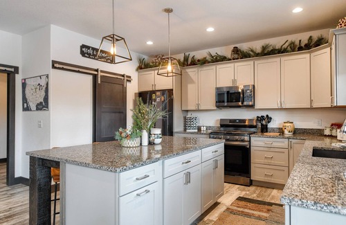 Lead Cabin | Unique 3800+ Sq. Ft. Lodge w/Game Room, Open Plan, Hot Tub, and Clubhouse!