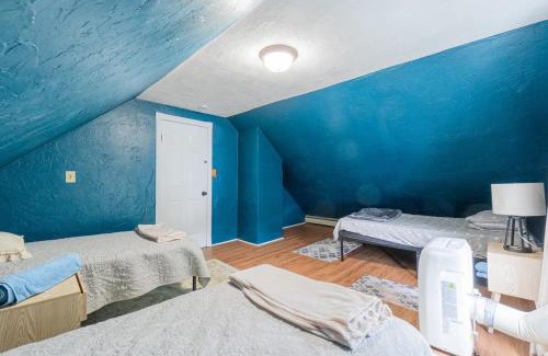 Everett Apartment | Unique 3BDR 2 Bath near Encore casino