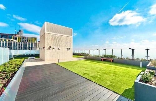 Nine Elms Apartment | Unique 3BR 3BATH Townhouse Duplex SmartHome