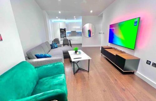 Nine Elms Apartment | Unique 3BR 3BATH Townhouse Duplex SmartHome