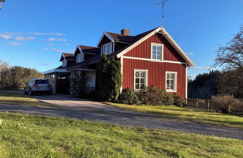 Vetlanda Municipality House | Unique accommodation in Småland. 3 km to slalom slope. 400 m to bathing lake with wood sauna.