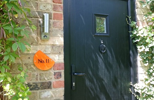 Sandy Cottage | Unique Boutique: cosywarm, sleeps 6, sauna, rural, inglenook fireplace