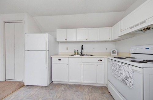 Summit - University Apartment | Unique cheerful unit in Historical St. Paul!