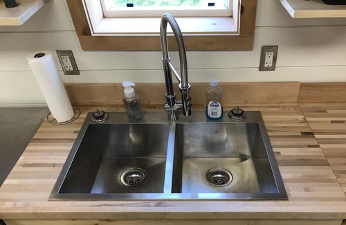 Bradford West Gwillimbury House | Unique Country Barn Studio- Pet Friendly