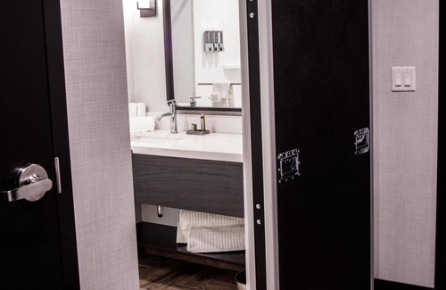 Lititz Hotel | Unique Design, King Bed-Free Wifi-Let Hotel Rock Lititz Deliver a VIP Experience