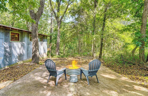 Eureka Springs Apartment | Unique Eureka Springs Cabin: Deck & Forest Views!