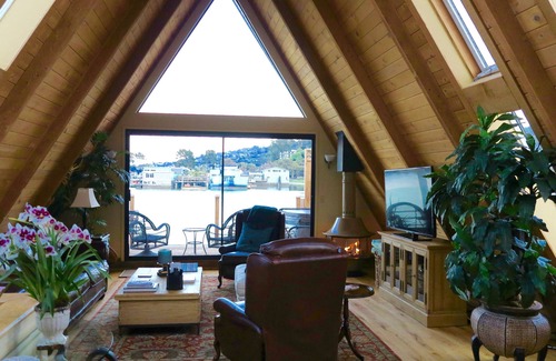Marin City Boat Rental | Unique floating home on Richardson Bay