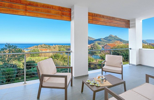 Golfo Aranci Apartment | Unique Holiday Apartment "Villa Marconi 8" with Sea View & Spacious Sun Terrace