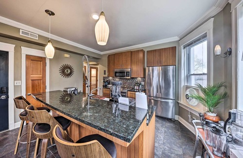 Southmoreland Apartment | Unique Kansas City Apartment ~ 3 Mi to Downtown!