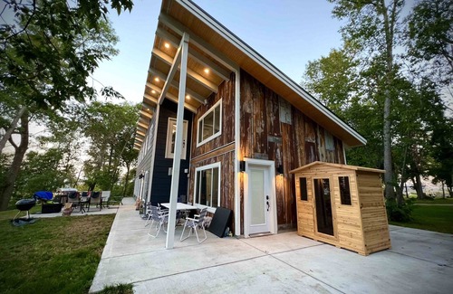 Ottertail Cabin | Unique Lake Cabin- Hot Tub, Sauna, Massage Chair, Ice Baths - SPA