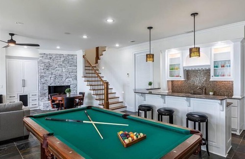 Lake Oconee House | Unique Lake Lodge Retreat with game room