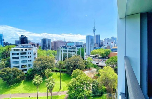 Newton Apartment | Unique Luxury Amazing SkyTower Parkview & Parking