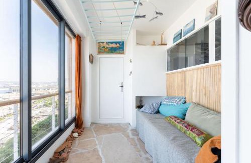 Hotel-de-Ville Apartment | Unique Panoramique View Design, Sunlight & Dream