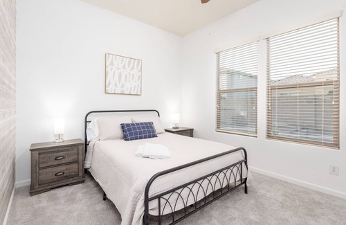 Montelena House | Unique Queen Creek home with pool & hot tub