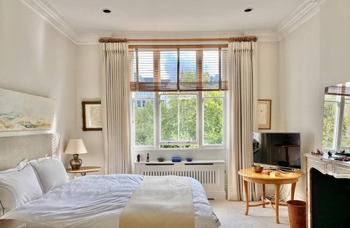 Norland House | Unique & Spacious Family Home on Communal Garden in Heart of Notting Hill