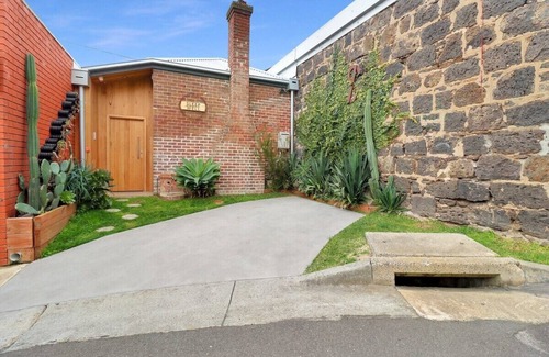 Geelong Apartment | Unique Stay I Central Geelong City I Pet Friendly