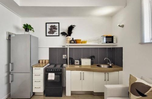 Three Anchor Bay Apartment | Unique Studio Close to Promenade