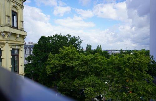 Goethestraße Apartment | unique - suite - balkon - küche