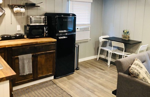 Shawnee Apartment | Unique Tiny Home near Shawnee Mission Park