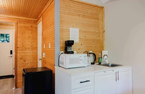 Carling Cabin | Unique Tiny House in Georgian Bay Sand Bay
