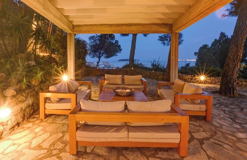 Kontokali House | Unique view, private beach path, 5km from Corfu City, beautiful Corfiot villa.