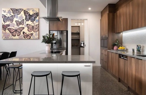 Hepburn House | Unique Villa Amore With hot Swim spa in Daylesford