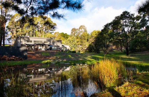 Hepburn House | Unique Villa Amore With hot Swim spa in Daylesford