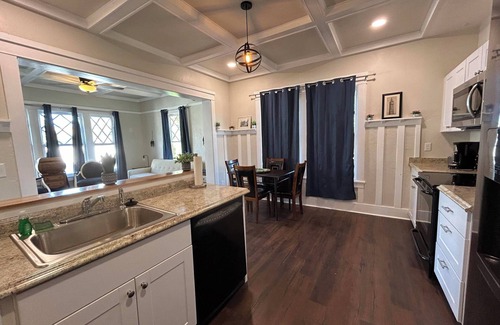 Globe Apartment | Unit 1 - Copper - Pinal Creek East - private yard - wifi - central location