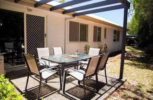 Noosaville Villa | Unit 21 - 2 Bedroom Villa in Tropical Resort in Noosaville