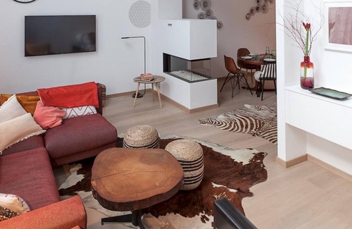 Dieweg Apartment | Unit 3 - Modern Smart Home Triplex Private Garden & Parking