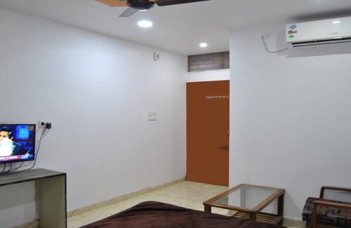 Jabalpur House | Unit 7 Beautiful and clean rooms to stay