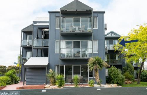 Lakes Entrance Apartment | Unit 9 Bellevue