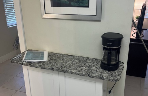 Lake Worth Apartment | Unit B - Freshly Remodeled 1/1-Close to everything!