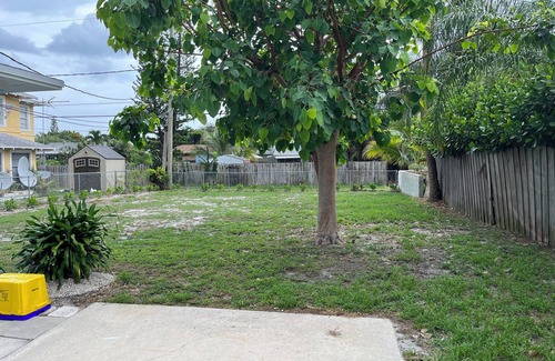 Lake Worth Apartment | Unit B - Freshly Remodeled 1/1-Close to everything!