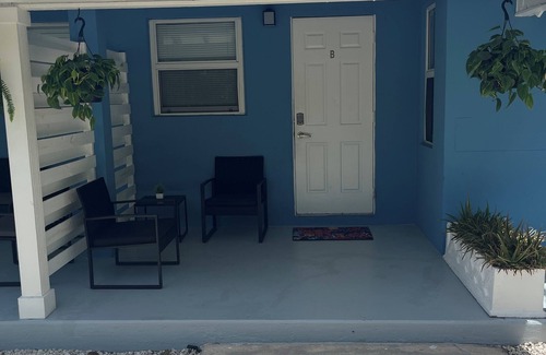 Lake Worth Apartment | Unit B - Freshly Remodeled 1/1-Close to everything!