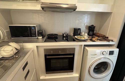 Ratchaprasong Apartment | Unit Langsuan BTS Chidlom 2-Bedroom Apartment in the Heart of Bangkok with Wi-Fi
