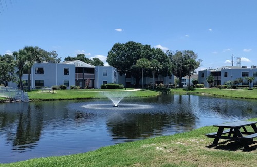 Ventura Condo | Universal studios ,Disney and easy shopping mall close by with many restaurants