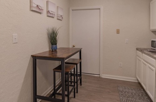 Marion Apartment | University Suite "C"