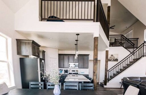 Fish Haven House | Unobstructed Lake Views! Bunk Room w/Video Games! Ping Pong & Foosball! Extra Fridge & Freezer Space!