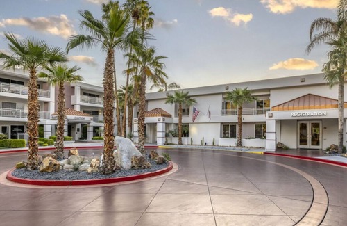 Canyon Corridor Resort | Unwind and Explore | Your Palm Springs Retreat! Gorgeous 4 Suite | Outdoor Pool