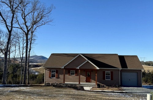 Sparta House | Unwind and relax at this luxurious mountain retreat. Beautiful Views!