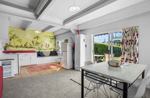 Tindalls Beach Cottage | Unwind at Tindalls Bay - Whangaparaoa Apartment