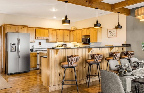 Wolf Laurel Cabin | Unwind Cabin – Hot Tub, Sauna, Views & Game Room