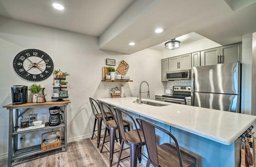 Notch Estates Apartment | Unwind Fireside! Condo 1 Mi to Silver Dollar City