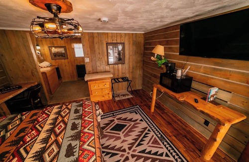 Dubois Cabin | Unwind in a Deluxe Queen Room with Scenic Riverfront and Serene Mountain Vistas.