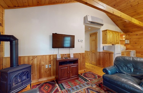 Northport Cabin | Unwind in this dog-friendly cabin with kitchen, firepit, WiFi & wooded views