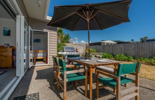 Matarangi House | Unwind on The Fairway - Matarangi Holiday Home